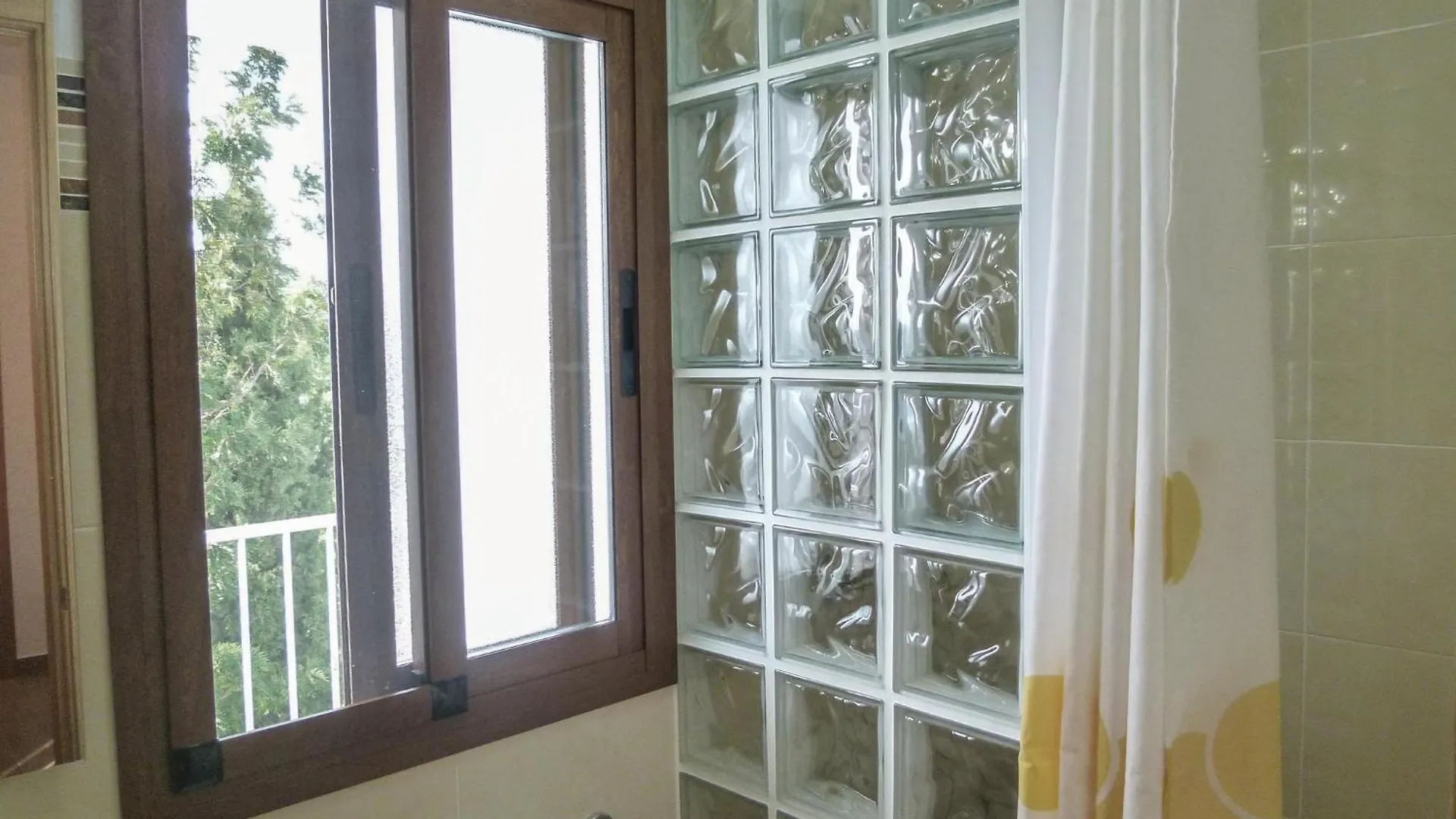 Stunning Home In Sayalonga With Wifi 0*,