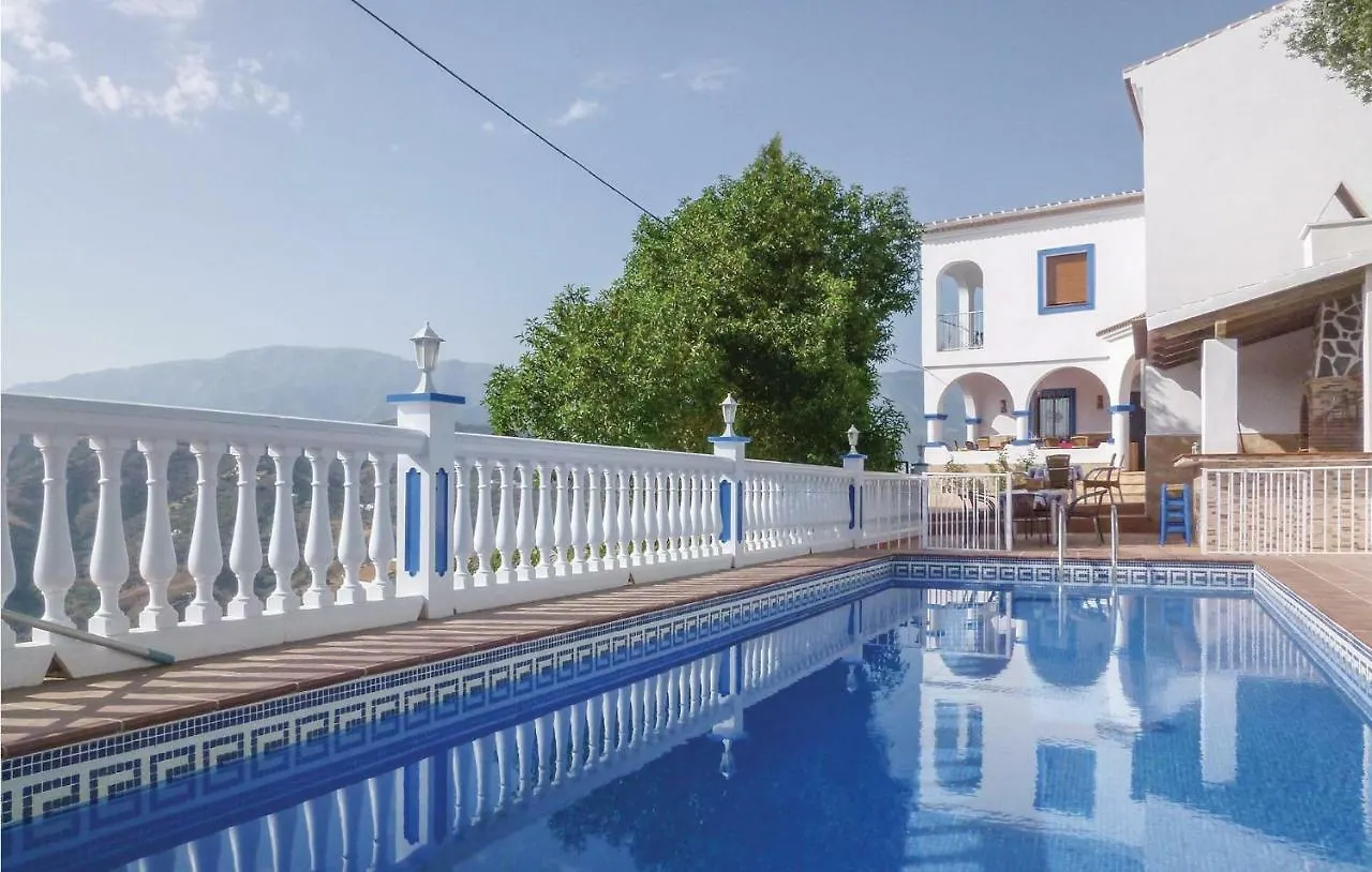 Stunning Home In Sayalonga With Wifi contacts